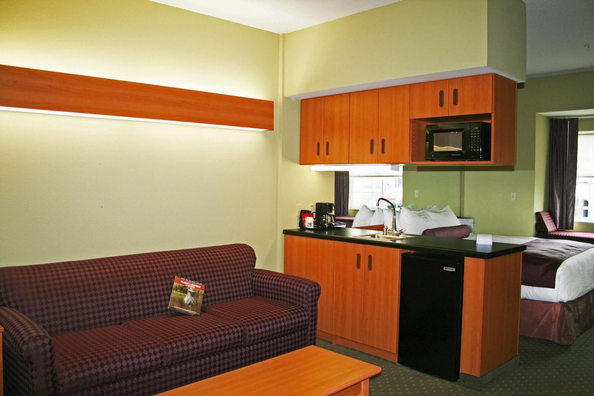 Stay Beyond Inn & Suites Elma エクステリア 写真