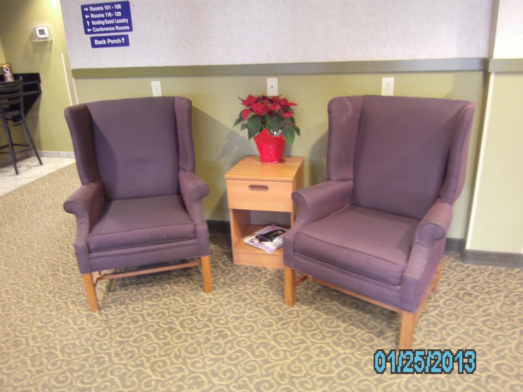Stay Beyond Inn & Suites Elma エクステリア 写真